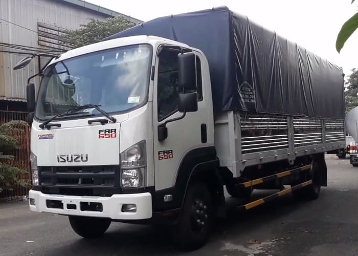 Mẫu xe tải Isuzu FRR90NE46 tấn