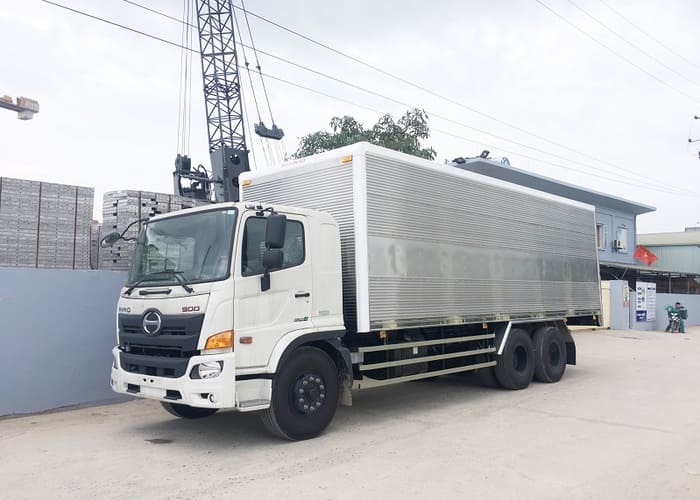 Xe tải thùng kín Hino 15 tấn